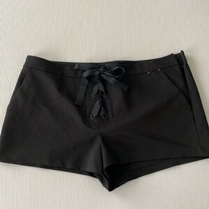 NWOT Express side 18 black shorts, tie front, pockets, side zip with clasp